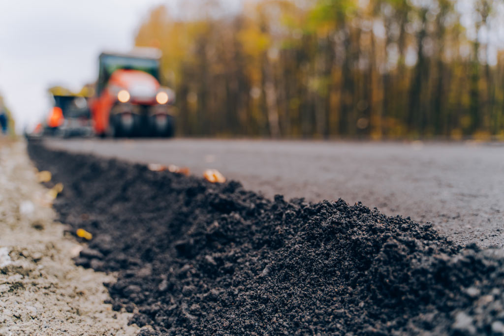 what is the minimum temperature for laying asphalt