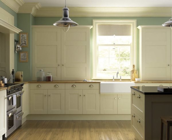 A cream shaker fitted kitchen with wooden worktops and a range cooker